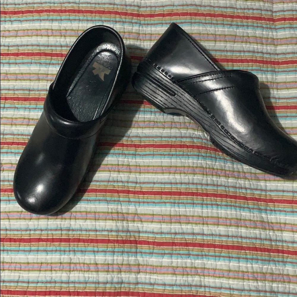 Dansko XP 2.0 clogs